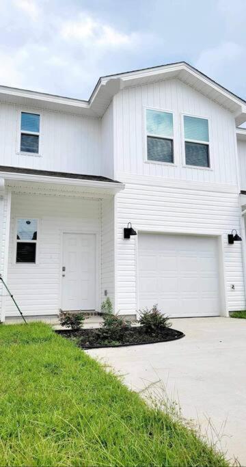 Апартаменты Brand New House In Pensacola,Ev Connector Available Экстерьер фото