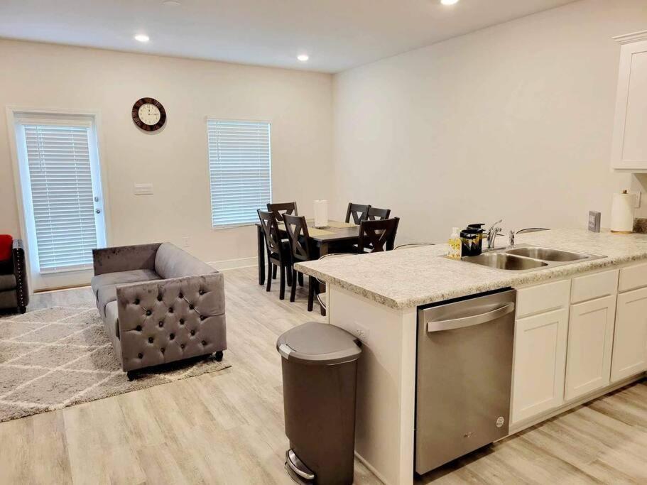 Апартаменты Brand New House In Pensacola,Ev Connector Available Экстерьер фото